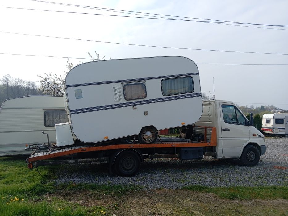 Transport auto laweta dostawczy