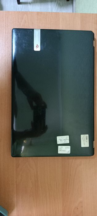 Продам ноутбук немає АКБ і не вмикається екран