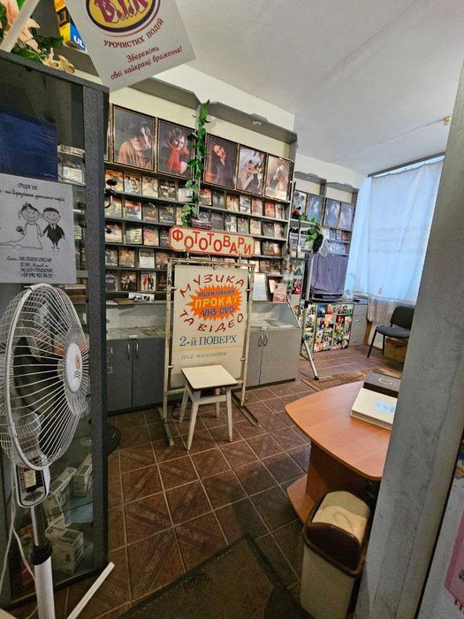 Комерція навпроти Велесу 2пов 12м2