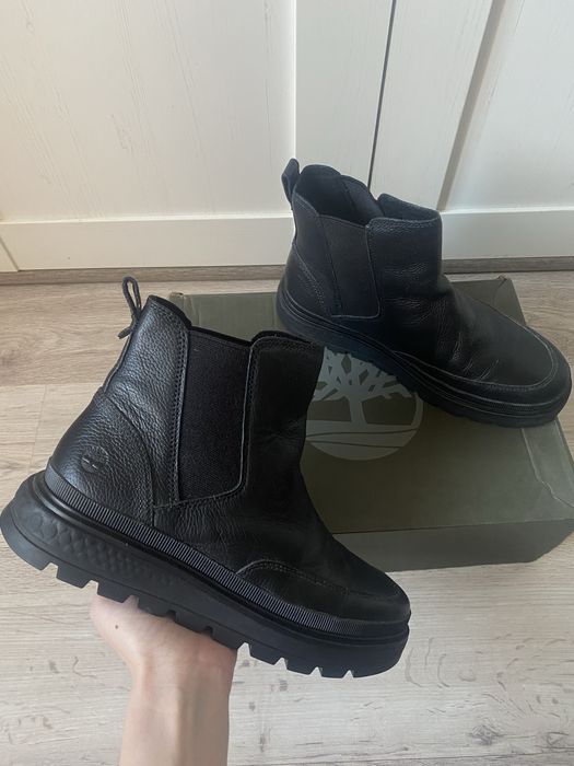 Czarne skórzane botki Timberland ray city chelsea 40