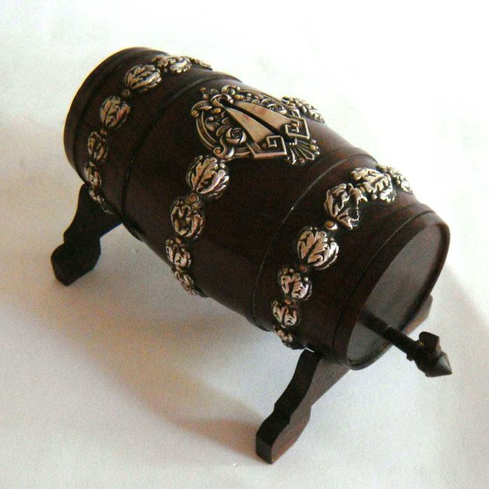 Mealheiro em Prata e Madeira Pau Santo em forma de Pipo