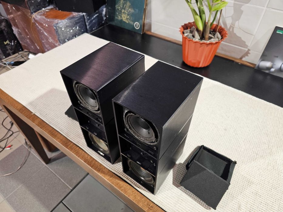 Металева акустика Bang & Olufsen BeoVox C75