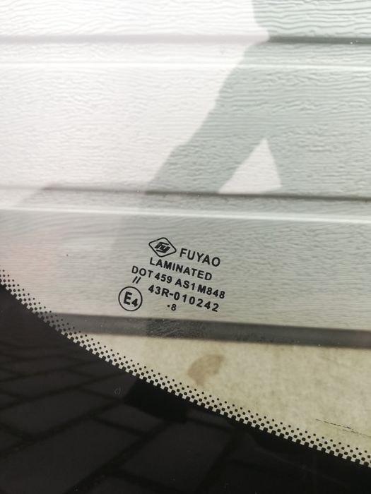 Szyba przednia przód czołowa Ford Focus mk2 04-11r zwykła