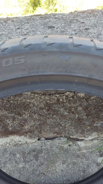 Vende-se pneus Bridgestone 215/40R18