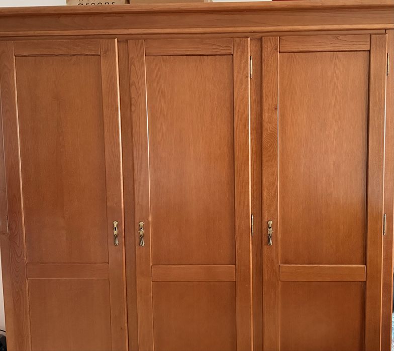 Roupeiro - Madeira Maciça