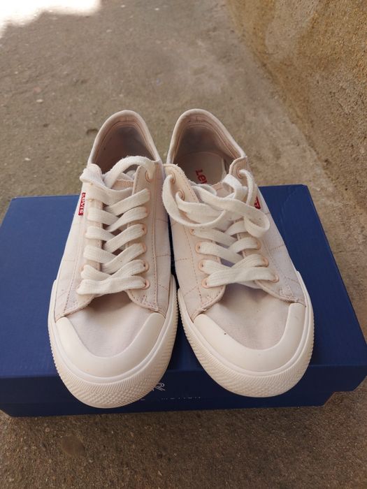 Sapatilhas para Senhora LEVI'S tamanho 39