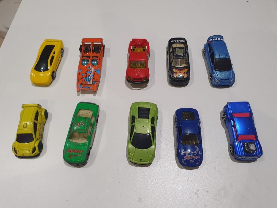 Carrinhos brincar tenho 53 miniaturas 1€