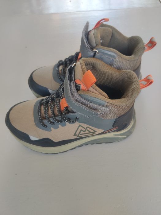 Продам дитячі демісезонні кросівки фірми Next