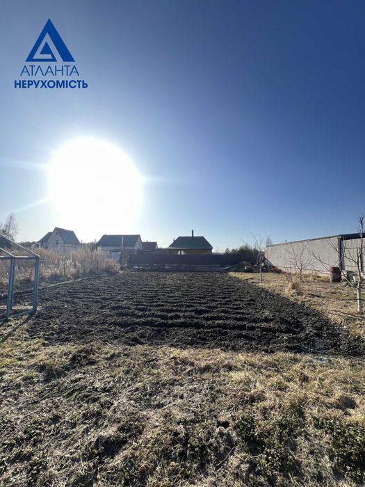 Продаж  земельної ділянки в с. Озерце