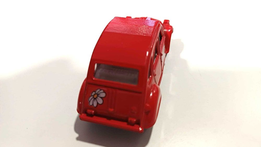 Miniaturas de coleção VW Bus 1:64 e Citroen 2CV