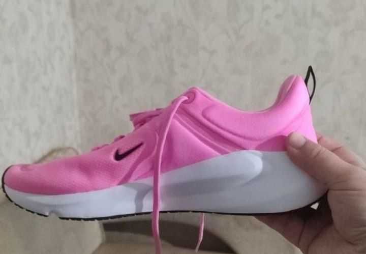Женские кроссовки Nike