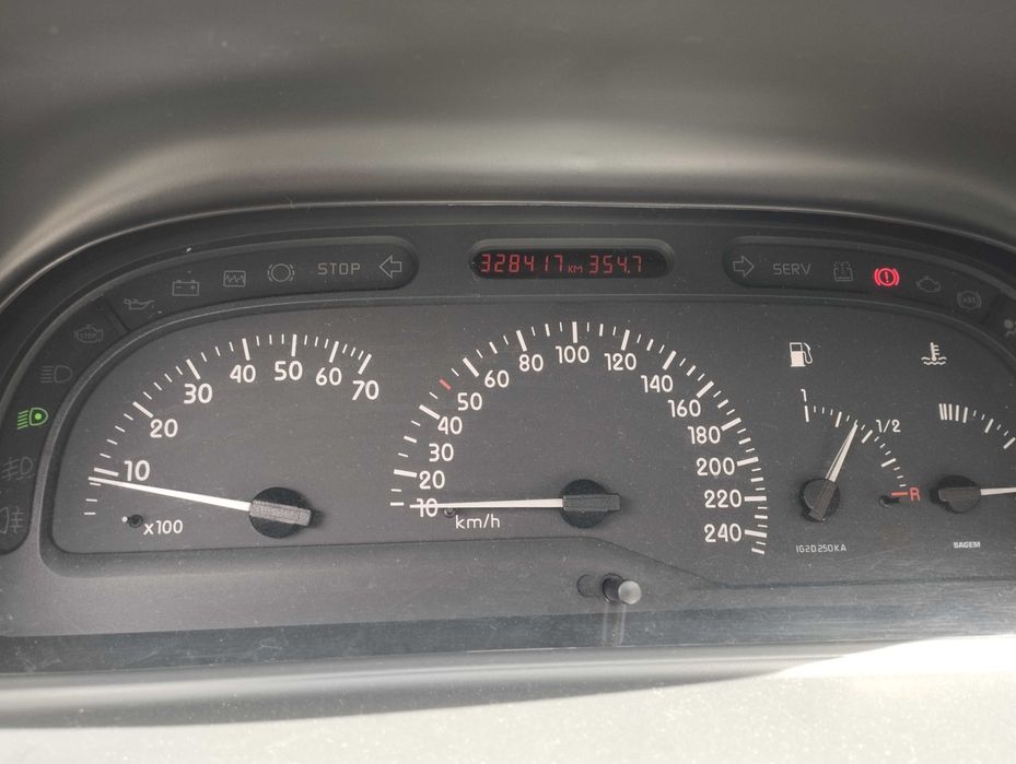 Renault Laguna 1,9 DTI drugiej takiej nie ma. 4500pln