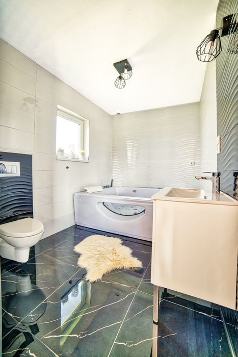 Promocja last-minute od 1 września...tylko 500 zl doba sierpień...domek z nowym duzym basenem i jacuzzi.