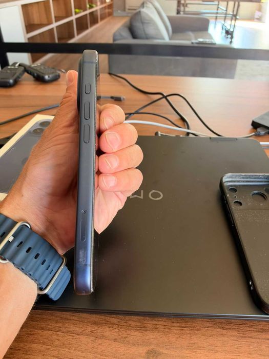 iPhone 17 Pro 256 GB Azul Escuro – Como Novo, com Caixa e Carregador