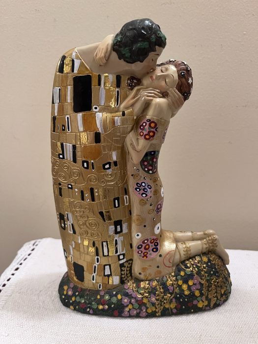 Escultura “The Kiss” - Gustav Klimt