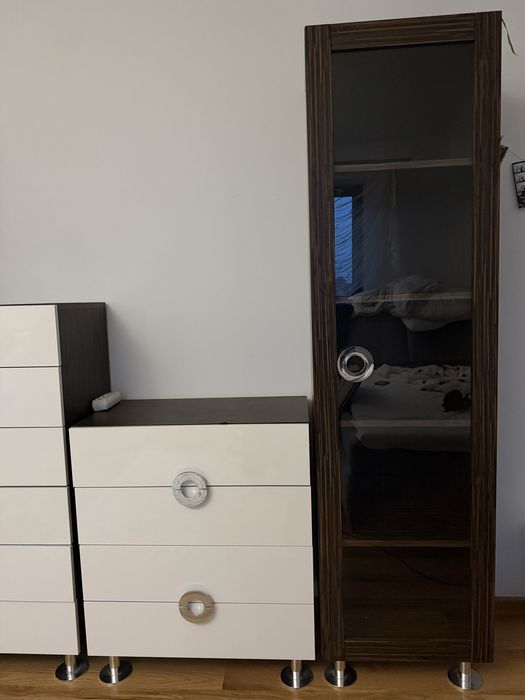 Piękny komplet nowoczesnych mebli – stan dobry