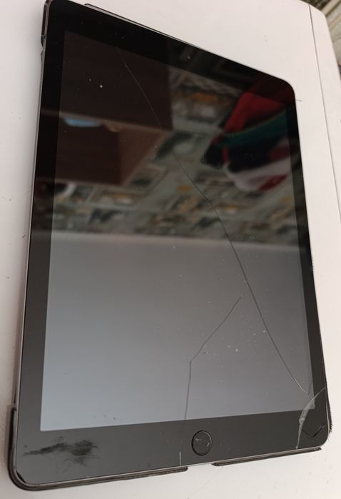 iPad 6 (2018) 9.7" A1893 — Під ремонт / запчастини