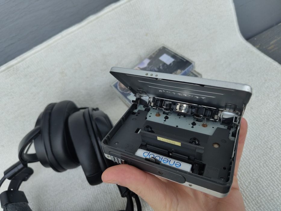 Касетний плеєр Panasonic RQ-NX60V з РК дисплеєм та FM/AM радіо