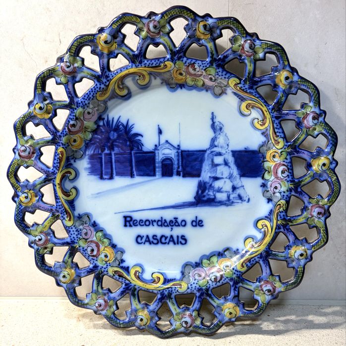 Prato em faiança EPL Alcobaça assinado “recordação de Cascais”