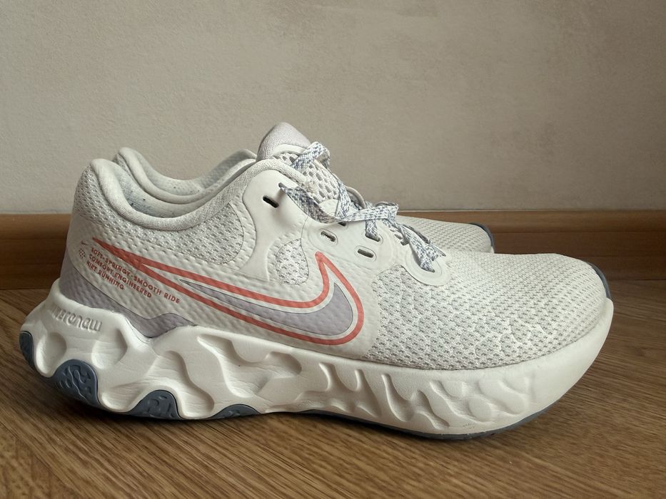 жіночі бігові кросівки Nike Renew Ride 2