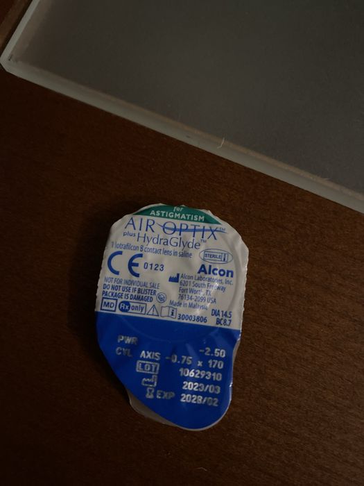 Soczewka Air Optix Hydraglyde toryczna -2,5, cyl. 0,75 os 170