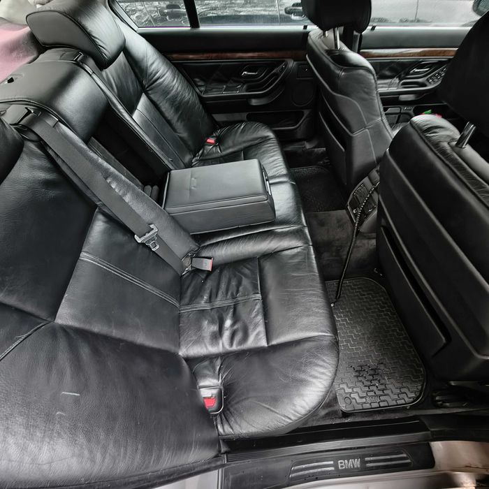 BMW Seria E38 740i Aspensilber-Mettalic