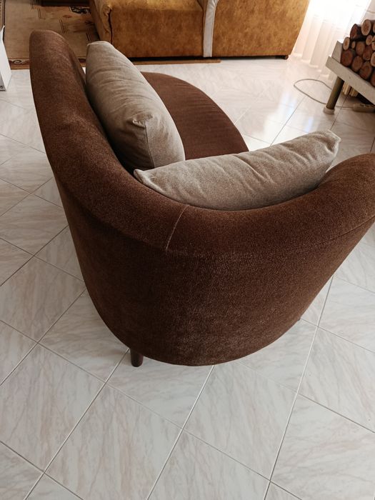 Sofá  / canapé com almofadas