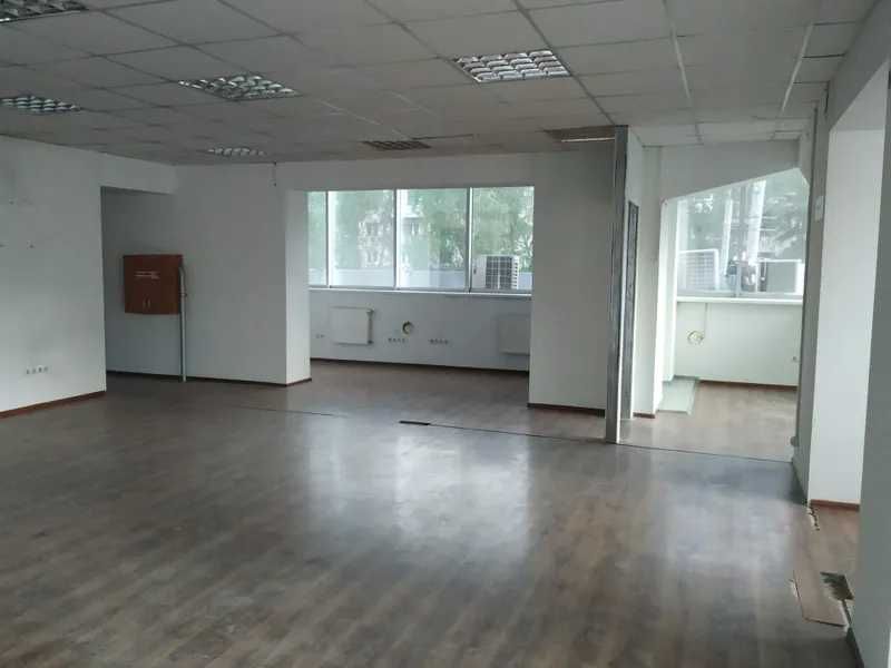 Продаж комерційних приміщень 37 м² та 297 м² (ТЦ вул. Київська, 21)