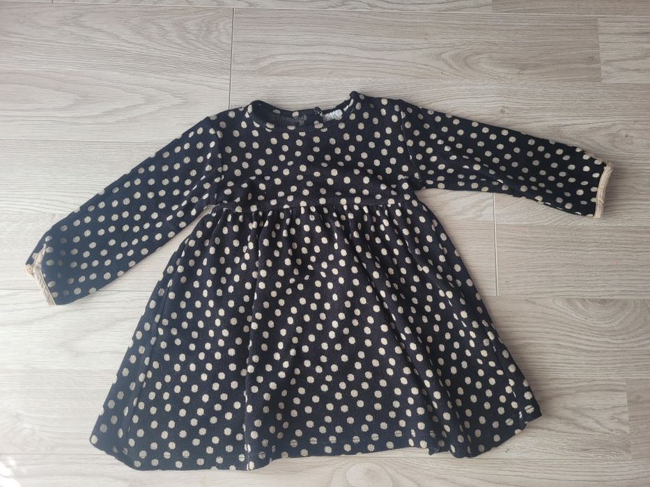 Śliczna sukienka z długim rękawem
