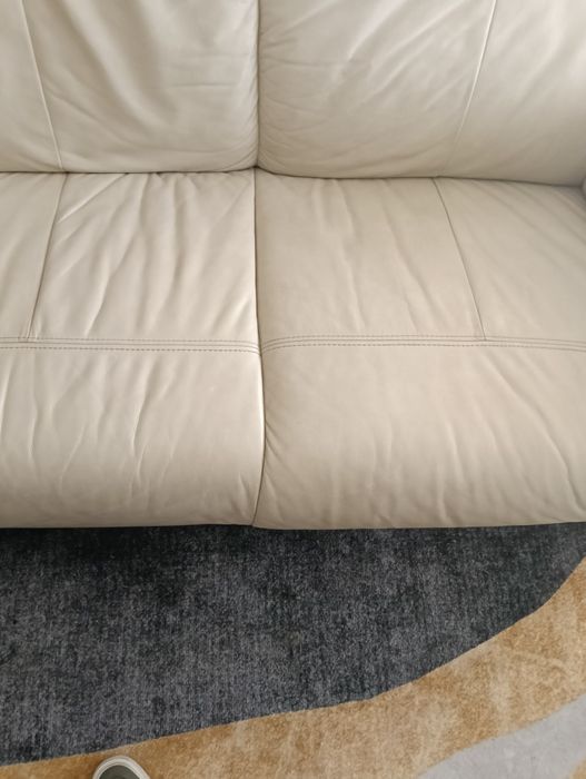 Vendo sofá Branco/bege em papel sintética