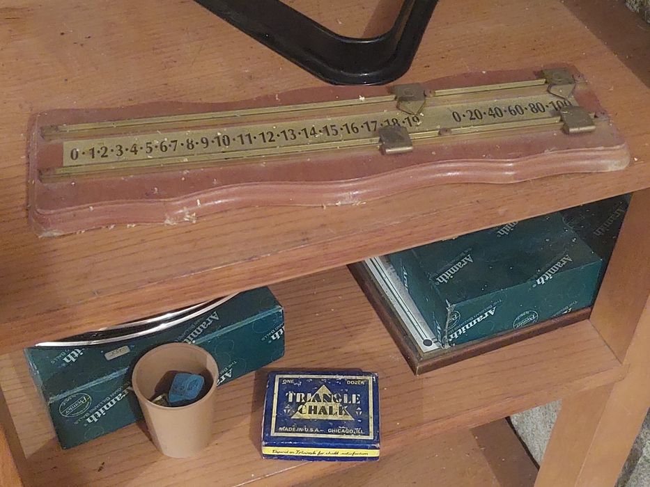 Bilhar - mesa com tampo e acessórios