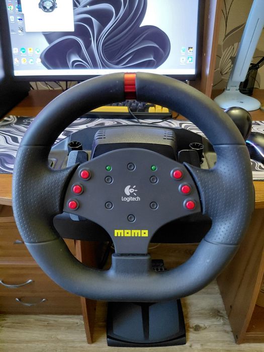 Logitech MOMO Racing торг+
Продаю руль Logit