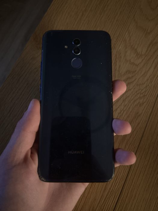 Huawei Mate 20 Lite.