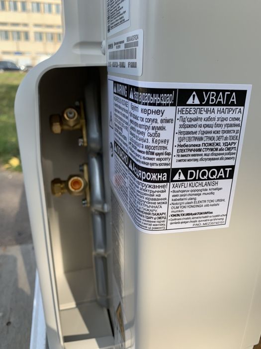 Кондиционер инвертор LG Artcool Gallery A09FR.NSFR картина "Поцелуй"