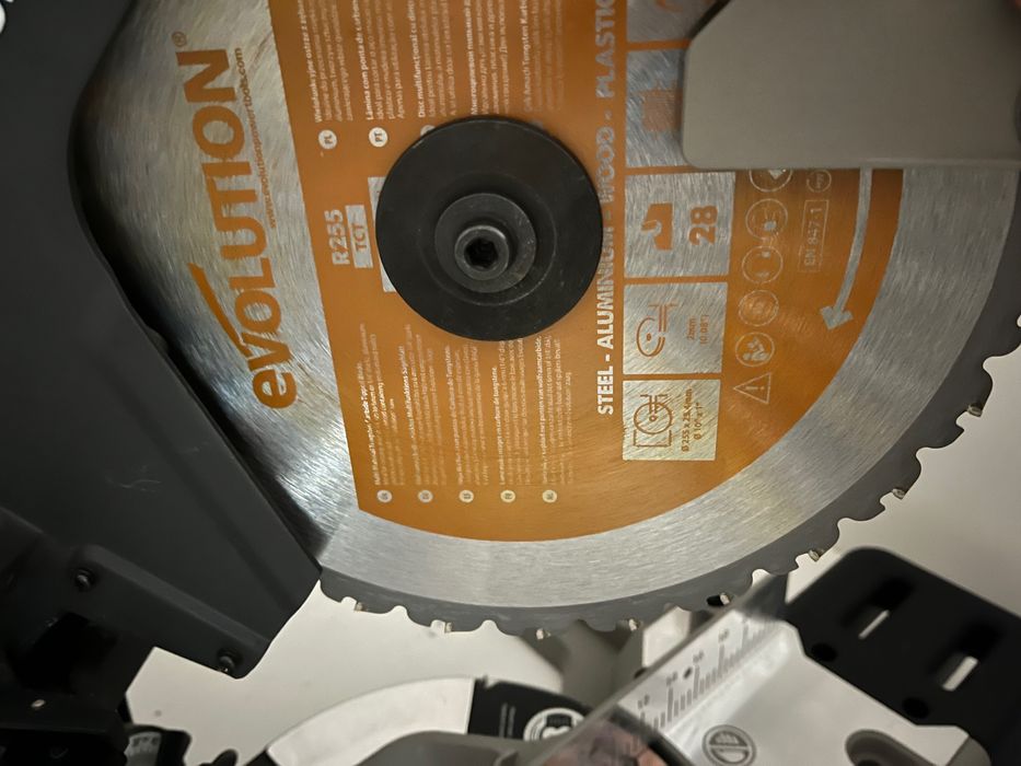 Piła ukośnica Evolution R255SMS 2000W 255mm