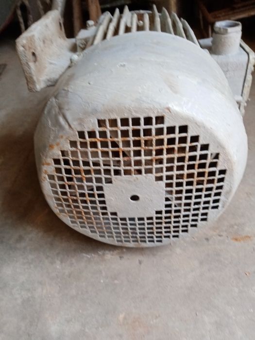 Продам электродвигатель