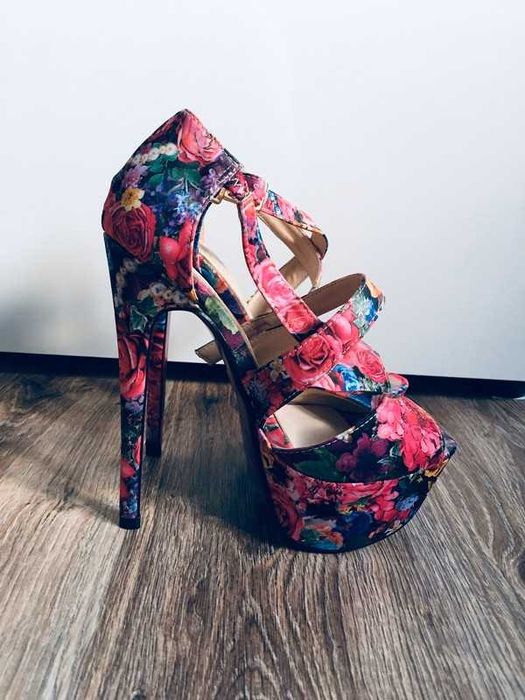 Szpilki na wysokim obcasie rozmiar 35