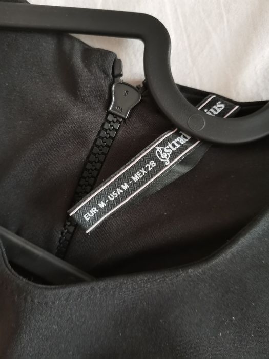 Sukienka - mała czarna, dopasowana