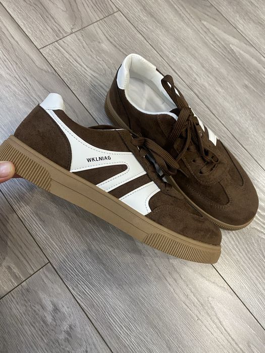 Кросівки 42 рр , нові