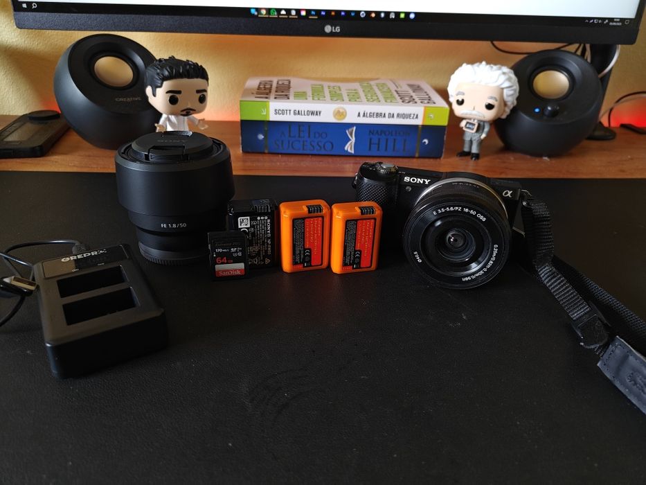 Kit Sony Alpha 5000 + 2 Lentes + 3 Baterias + Cartão 64GB + Carregador