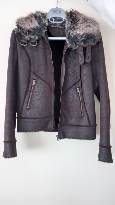 Casaco de camurça castanho