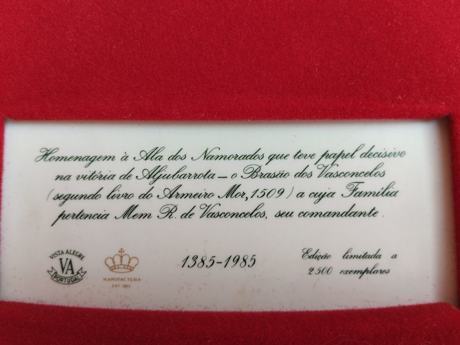 Placa heráldica Vista Alegre com moldura Ala dos Namorados na Vitória da Batalha de Aljubarrota brasão dos Vasconcelos
