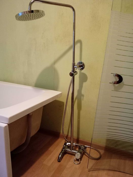 wanna z parawanem otwieranym Kerrea