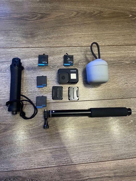 GoPro Hero 8 Black + Sporo Akcesoriów