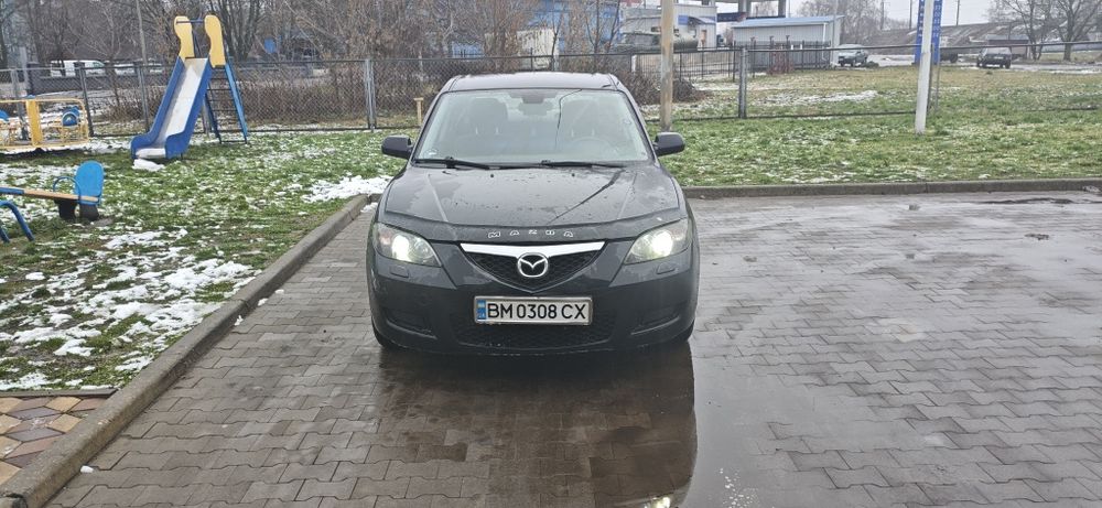 Мазда 3 седан чорний