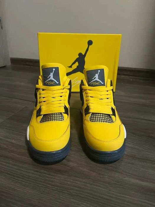 Jordan_4_Retro_tour_yellow R.42
