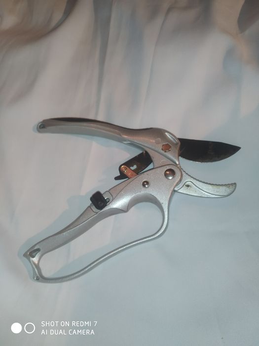 Секатор Центроинструмент с храповым механизмом мощный для обрезки