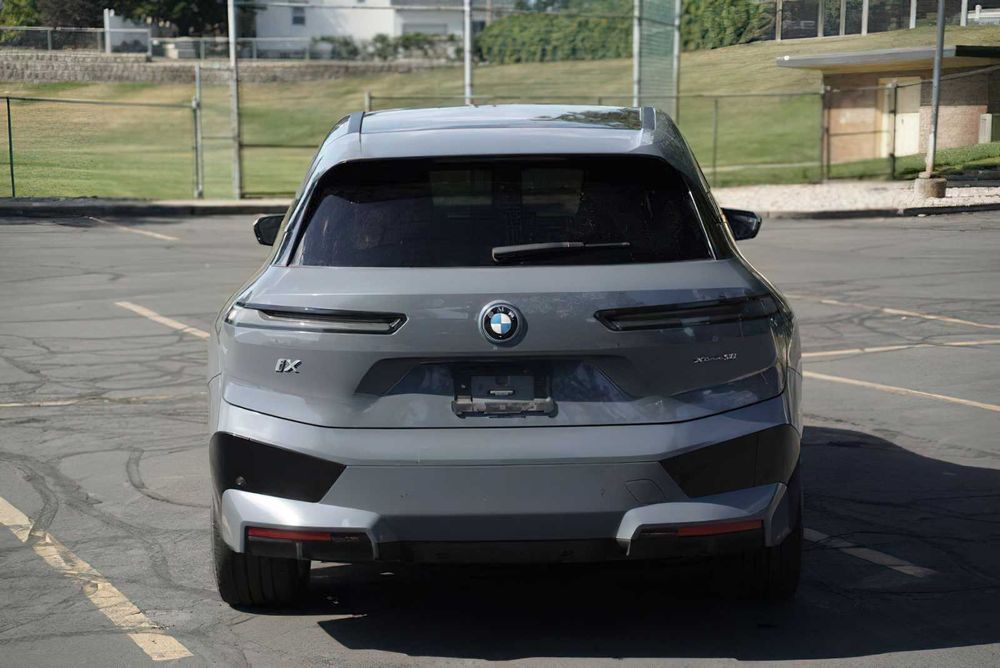 BMW iX xDrive50      2024