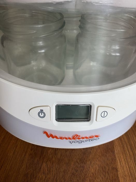 Продам йогуртницу Moulinex YG 230