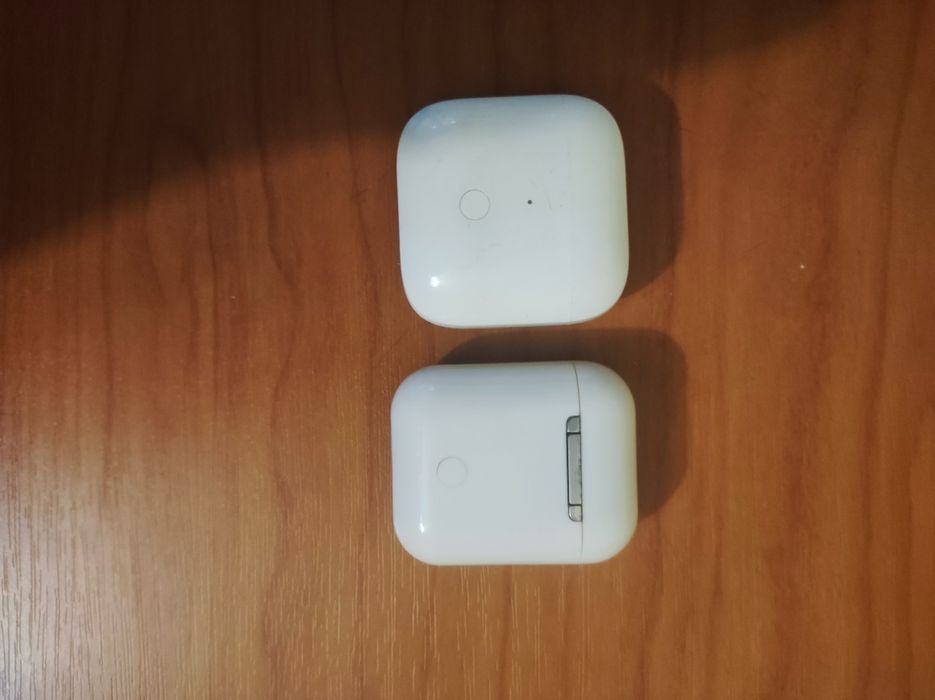 Навушники безпровідні ( один не робочий)